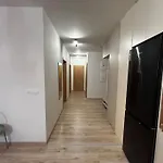 New 2 Bedroom Apartment By The Airport - Free Parking