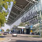 New 2 Bedroom Apartment By The Airport - Free Parking