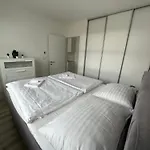 Ein Park Apartment With Free Parking