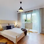 Modern 2 Bedroom Apt - Free Parking