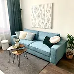 James Dean Apartment - Next To Nivy Bus Station & Mall