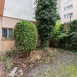 Central Serenity: Urban Garden Retreat
