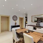 Grand Elegant Apartment