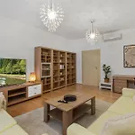 Grand Elegant Apartment