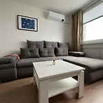 Elegant Escape Apartment III - Free Parking, Easy Access To City Center