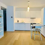19Th Floor Apartment Free Parking & View