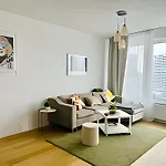 19Th Floor Apartment Free Parking & View