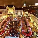 Cozy, Bright Room With Free Parking