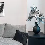 96M2 Of Comfort And Style: 4Bd Apartment In Old Town