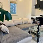 Apartment Rosnicka, Perfect Location With 24H Checkin, Balcony, Ac & Free Parking