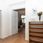 Old Town Oasis - Chic Comfort & Elegance