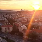 Prestigious Sky Park Apartment - Top City View - Traveller Awards 2024