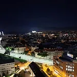 Prestigious Sky Park Apartment - Top City View - Traveller Awards 2024