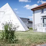 Apartments By Pyramid: Elisabeth