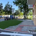 New Cozy 2 Room Pink Apartment Bratislava 058