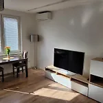 Cozy And Quiet Apartment In Wider Center