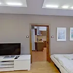 2Br Apt With Free Garage Parking, Close To The Historic Centre