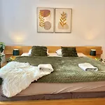 Apartment Tina - Old Town, Ac, Free Private Parking