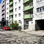 Sunny Apartment Near City Centre
