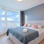 Danubius One - Spacious Apartment W Free Parking