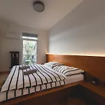 Luxury City Center Apt W Ac & Balcony