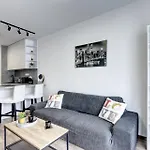 Star Stylish Flat In A Modern Neighborhood
