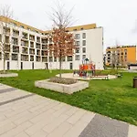 Cityscape Oasis: Active Studio Heaven