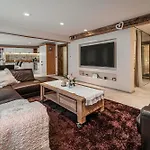 Luxurious And Royal Apartment In The Old Town