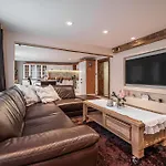 Luxurious And Royal Apartment In The Old Town