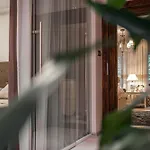 Luxurious And Royal Apartment In The Old Town
