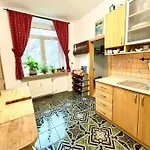 Economy Apartment 2 Min From The Main Station