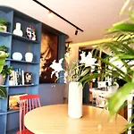 Ambient Lounge With Sundeck And Free Parking