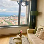 Luxury Apartment In Skypark Residence, 26Th Floor - Castle View, Parking Free