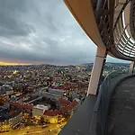 Luxury Apartment In Skypark Residence, 26Th Floor - Castle View, Parking Free