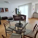 Beautiful New Apt In Old Town Near Train Station - Free Parking