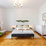Historic Charm Apartment In Bratislava