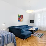 Palisady Charm - Stylish High Ceiling, Downtown, Parking