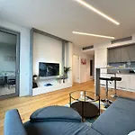 Sky1 Modern Aptm With Rooftop View 30 Floor