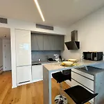 Sky1 Modern Aptm With Rooftop View 30 Floor