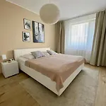 Lucao Apartment, 1-4 Guests, Free Parking & Wifi, 10 Min From Downtown