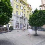 Extraordinary Quiet Apartment In The Very Centre