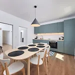 Riverside Center, 3 Bedroom Garage
