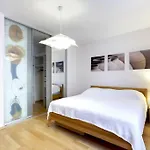 3Min2Centre - 2 Bedroom Garage, View
