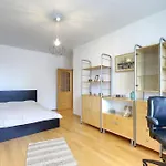 3Min2Centre - 2 Bedroom Garage, View