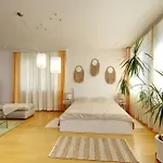 3Min2Centre - 2 Bedroom Garage, View