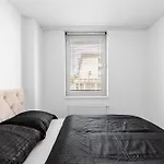 Leo Apartment - Ac & Free Parking