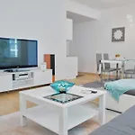 Apartment In Panorama City