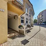 Stylish Apartment Next To Bratislava Castle, Top Location