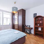 Cozy & Spacious Family Stay Near Train Station