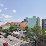 Cozy & Spacious Family Stay Near Train Station
